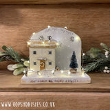 Daisy Village - Christmas House Light Up Scene 12203