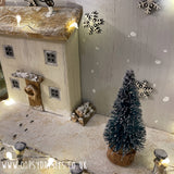 Daisy Village - Christmas House Light Up Scene 12203