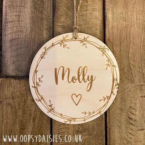 Personalised Name Tag - Round with Wreath 12730