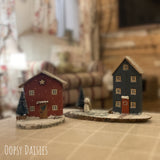 Daisy Village - Christmas Tall House on Lg Log Slice 13503