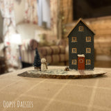 Daisy Village - Christmas Tall House on Lg Log Slice 13503