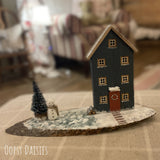 Daisy Village - Christmas Tall House on Lg Log Slice 13503