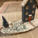 Daisy Village - Christmas Tall House on Lg Log Slice 13503